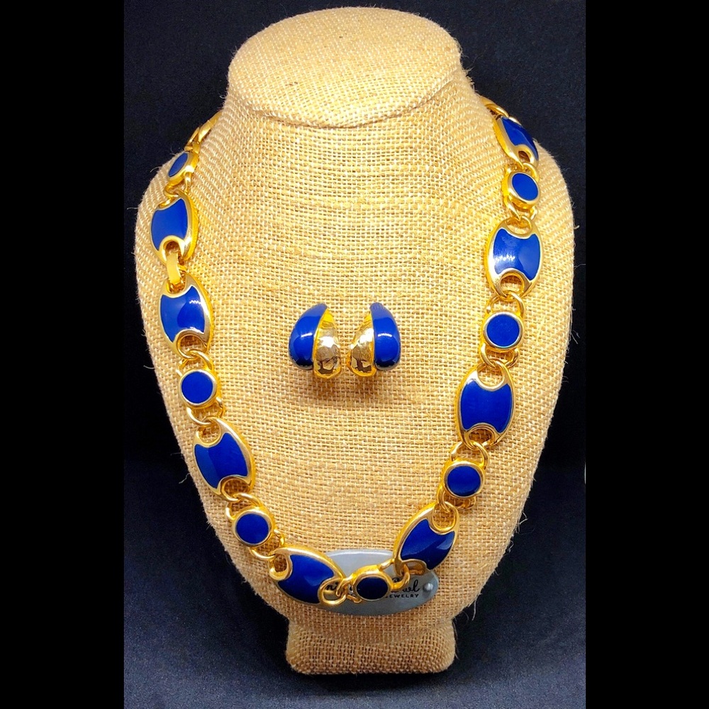 Set of 2 Gorgeous Jewelries